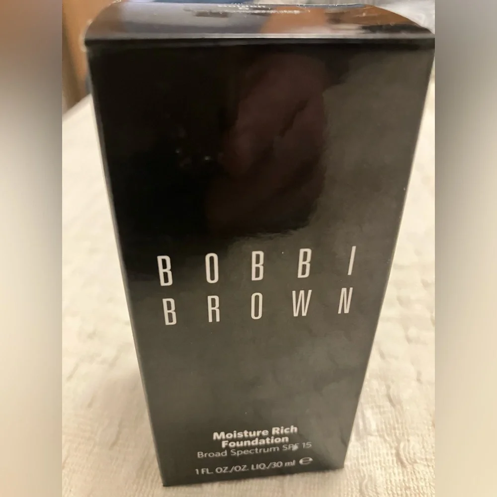 Bobbi Brown Moisture Rich Foundation SPF‎ 15 - Golden 6 Light-Med Skin Tone NIB